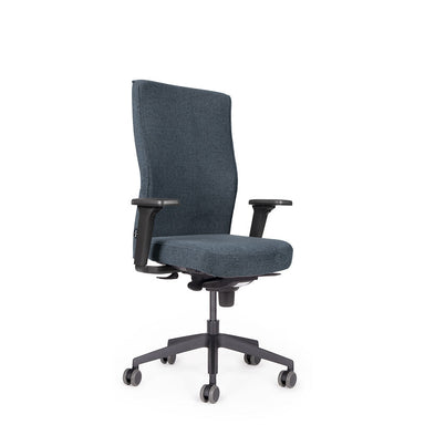 Kapitän's Komfort Ocea in Blau: Ergonomischer Bürostuhl mit hoher Rückenlehne, verstellbaren Armlehnen und bequemer Polsterung für optimalen Sitzkomfort. Jetzt bei Arbetishafen erhältlich